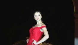 娱乐吃瓜美女模特,揭秘吃瓜美女模特的时尚传奇